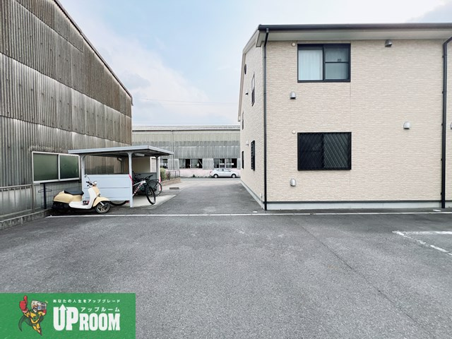 アンプルール リーブル サクラージュの駐車場