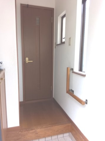 本山中町3丁目戸建の玄関