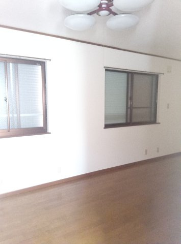 本山中町3丁目戸建の居間・リビング