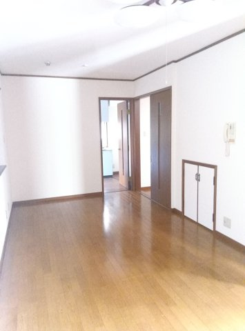 本山中町3丁目戸建の居間・リビング
