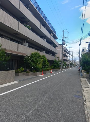 本山中町3丁目戸建の駐車場