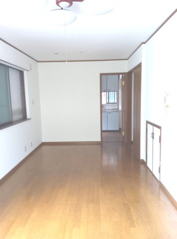 本山中町3丁目戸建の居間・リビング