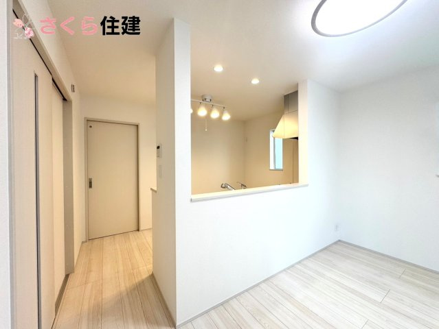 Heartful-Town 　中久保二丁目4363番　1号棟のキッチン|対面式システムキッチン。リビングを見渡せるキッチンで家族の様子をうかがいながら料理がはかどりそう！