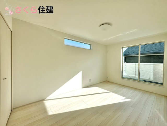 Heartful-Town 　中久保二丁目4363番　1号棟の洋室|各部屋に収納あります！荷物が多い子育て世代や、趣味道具の多い方にもうれしいですね！