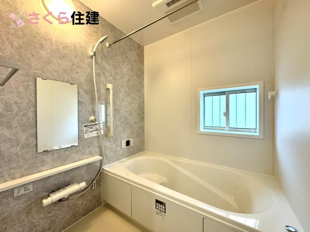 Heartful-Town 　中久保二丁目4363番　1号棟の浴室|梅雨の時期は大活躍の浴室乾燥機！家族の数だけ増える洗濯物もしっかり乾かせます
