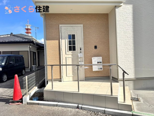Heartful-Town 　中久保二丁目4363番　1号棟の玄関|玄関扉はスマートキー対応で、両手に荷物があっても楽に簡単開け閉め！もちろんモニター付きインターホン！