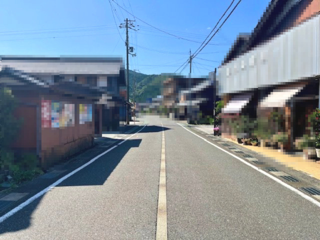 長浜市西浅井町大浦中古戸建の前面道路含む現地写真