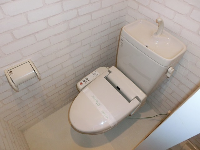 大阪市淀川区十三本町２丁目の賃貸マンションのトイレ