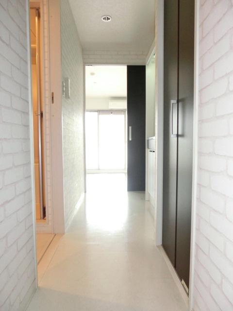 大阪市淀川区十三本町２丁目の賃貸マンションの玄関