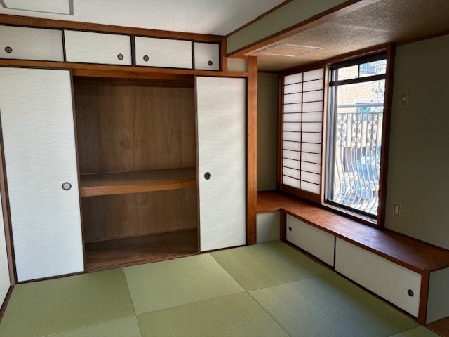 地下鉄『丸太町』駅まで徒歩６分☆三方角住戸で陽当たり良好☆堺町ジュエリーハイツの和室|和室