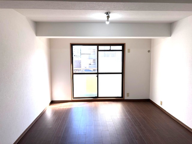 地下鉄『丸太町』駅まで徒歩６分☆三方角住戸で陽当たり良好☆堺町ジュエリーハイツの洋室|洋室