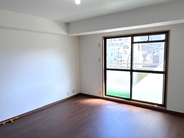 地下鉄『丸太町』駅まで徒歩６分☆三方角住戸で陽当たり良好☆堺町ジュエリーハイツの洋室|洋室