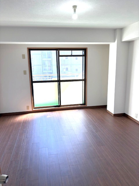 地下鉄『丸太町』駅まで徒歩６分☆三方角住戸で陽当たり良好☆堺町ジュエリーハイツの洋室|洋室