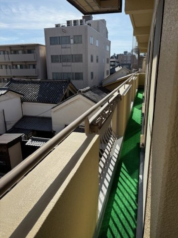 地下鉄『丸太町』駅まで徒歩６分☆三方角住戸で陽当たり良好☆堺町ジュエリーハイツのバルコニー|バルコニー