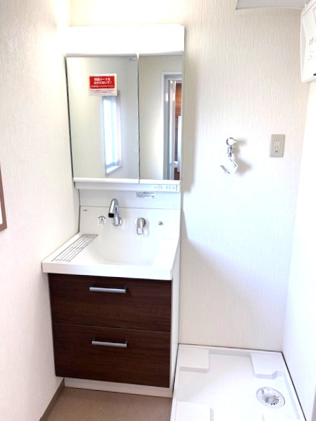 地下鉄『丸太町』駅まで徒歩６分☆三方角住戸で陽当たり良好☆堺町ジュエリーハイツの洗面所|洗面室