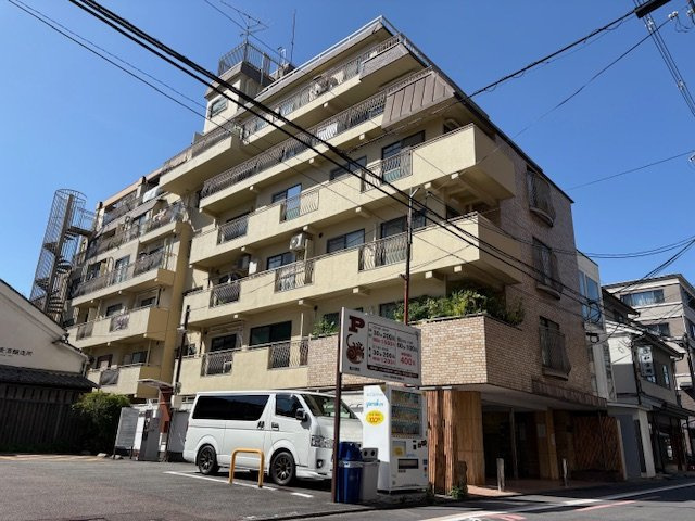 地下鉄『丸太町』駅まで徒歩６分☆三方角住戸で陽当たり良好☆堺町ジュエリーハイツ