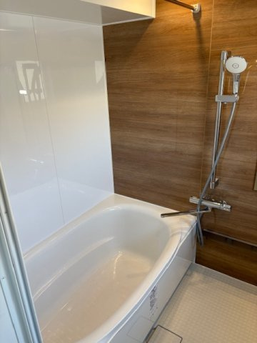 地下鉄『丸太町』駅まで徒歩６分☆三方角住戸で陽当たり良好☆堺町ジュエリーハイツの浴室|浴室