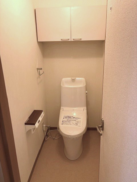 地下鉄『丸太町』駅まで徒歩６分☆三方角住戸で陽当たり良好☆堺町ジュエリーハイツのトイレ|トイレ