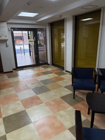 地下鉄『丸太町』駅まで徒歩６分☆三方角住戸で陽当たり良好☆堺町ジュエリーハイツのエントランス|エントランス