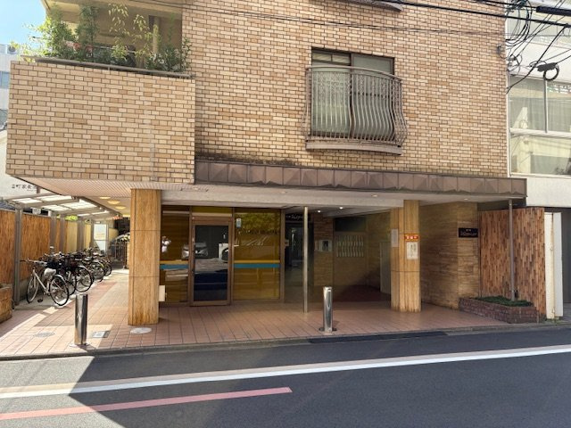 地下鉄『丸太町』駅まで徒歩６分☆三方角住戸で陽当たり良好☆堺町ジュエリーハイツのエントランス|エントランス