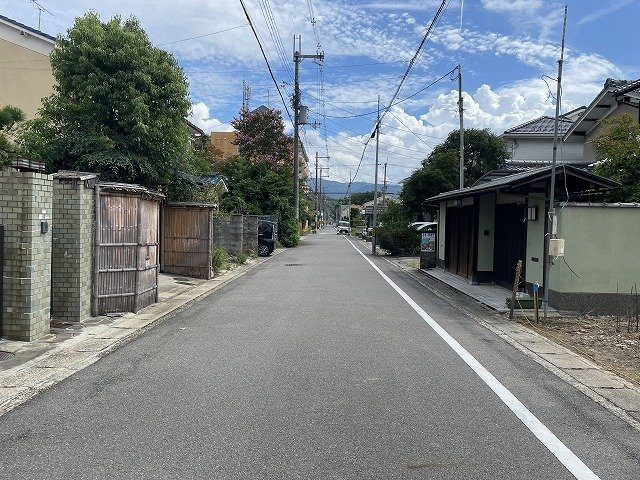 上賀茂蝉ヶ垣内町 新築戸建の前面道路含む現地写真