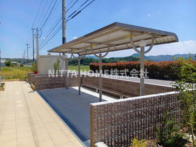 メゾン・レゾナンス　Ⅰのその他共用部分|屋根付きの駐輪場は無料で使用ＯＫ★