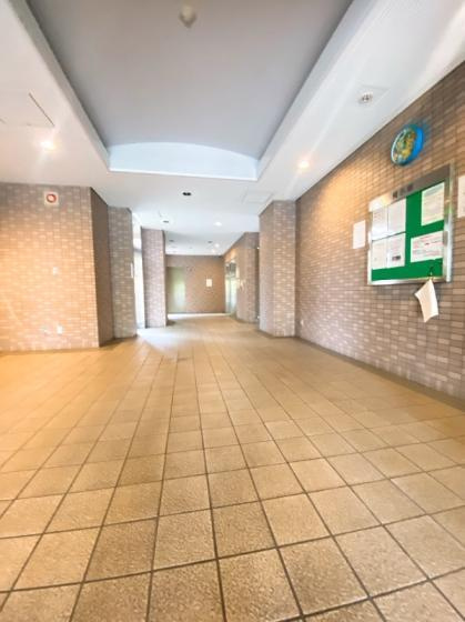 大阪市此花区高見１丁目の賃貸マンションのロビー