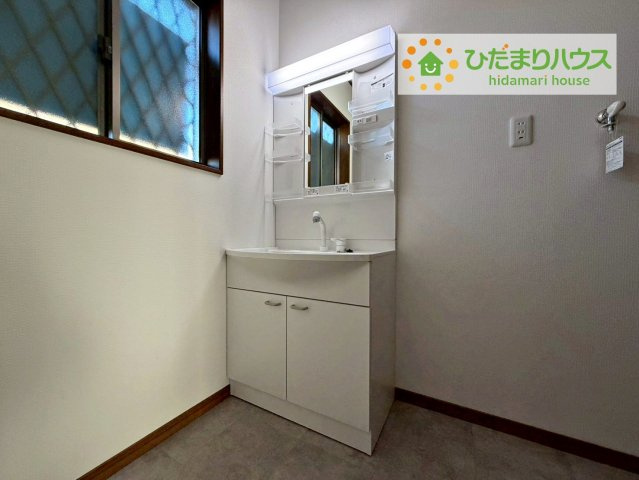 常陸太田市天神林町　中古戸建の前面道路含む現地写真