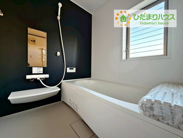 常陸太田市天神林町　中古戸建の前面道路含む現地写真