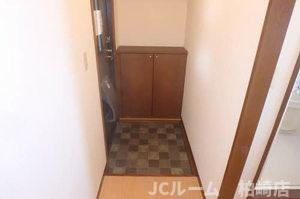 柏崎市北園町のアパートの玄関