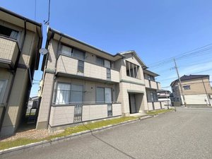 柏崎市北園町のアパートの外観