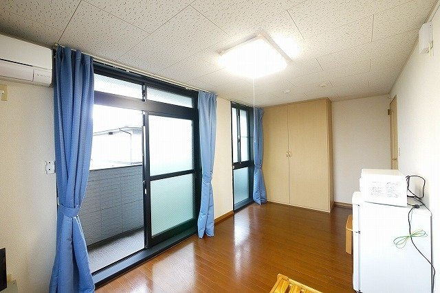 レオパレスイケダの内装|明るい室内です