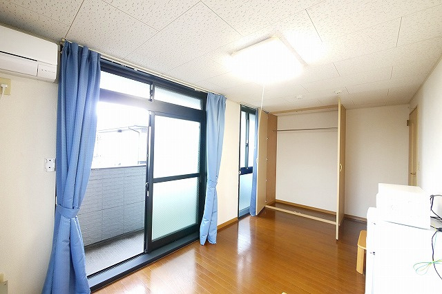 レオパレスイケダの寝室|ゆとりの広さです