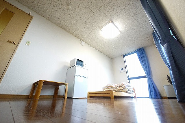 レオパレスイケダの洋室|ゆったりした洋室です