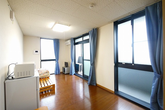 レオパレスイケダの洋室|使い勝手のいい洋室です