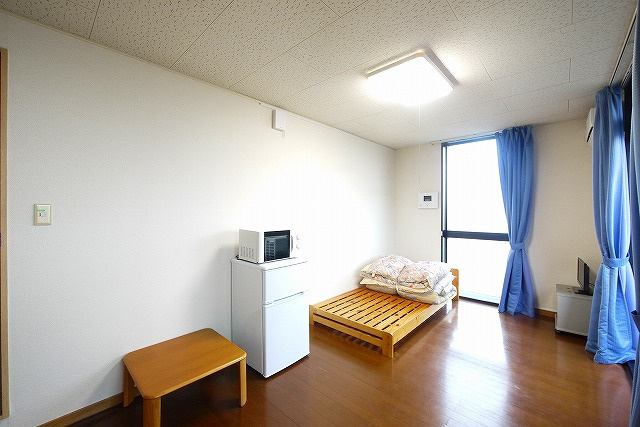 レオパレスイケダの洋室|コンパクトで使いやすい洋室です