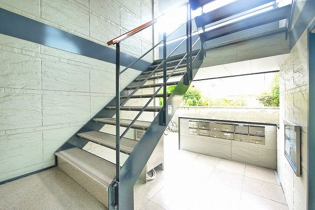 レオパレスイケダのその他共用部分|共用階段