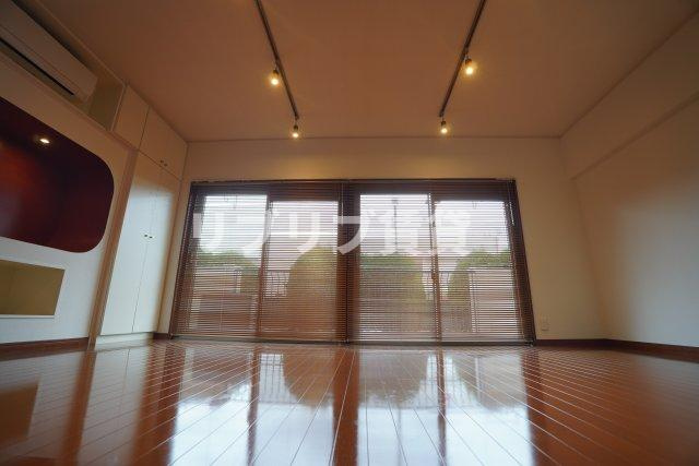 コープ桜木町の居間・リビング