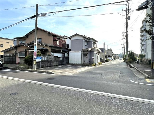 【前面道路含む現地写真】の画像
