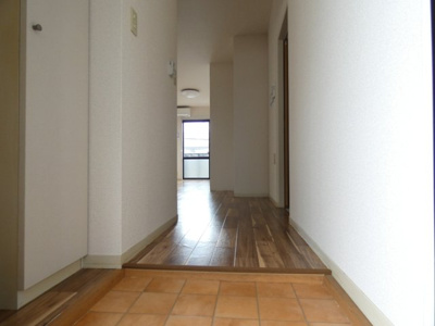 【玄関】 | スターハイツ | 明るい玄関です