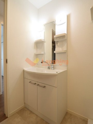【独立洗面台】 | Leaf津福駅南 | 独立洗面台、小物を置くことができて便利です