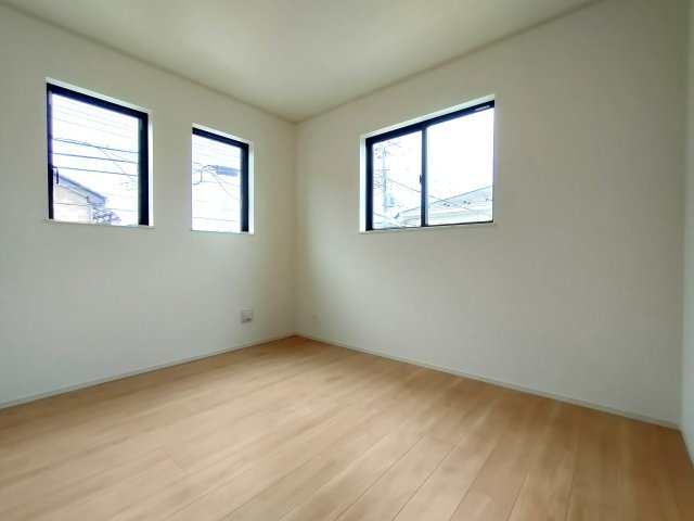三郷市　鷹野1丁目　新築戸建　全2棟の洋室|広々とした洋室です