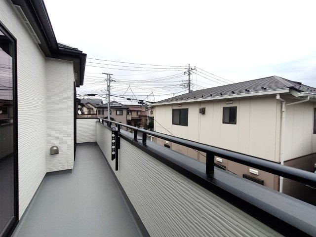 三郷市　鷹野1丁目　新築戸建　全2棟のバルコニー|暖かな日差しのふりそそぐバルコニー