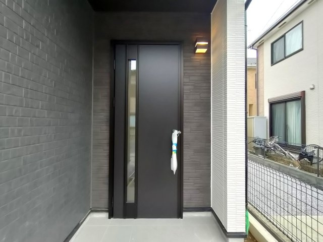 三郷市　鷹野1丁目　新築戸建　全2棟の玄関|毎日通る玄関はこちらです