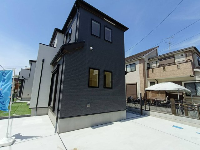 三郷市　鷹野1丁目　新築戸建　全2棟の前面道路含む現地写真|前面道路含む現地写真です