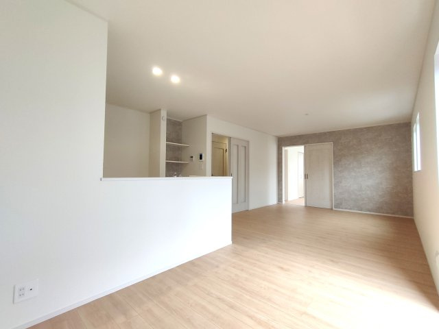 三郷市　鷹野1丁目　新築戸建　全2棟の居間・リビング|使いやすいリビングです