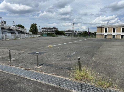大阪府堺市南区岩室　工場の駐車場
