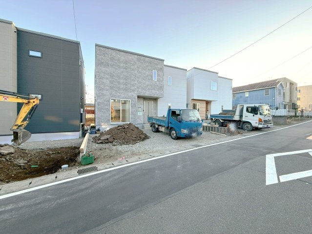 御殿場１期　２号棟　新築戸建　全３棟の前面道路含む現地写真|1.23　夕方撮影