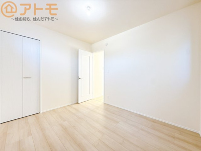 【寝室】 | 葵区北番町2期　新築戸建　A号棟 | 収納スペースもしっかり確保したお部屋は、収納家具の数も減らせるのでお部屋を広く使えます！