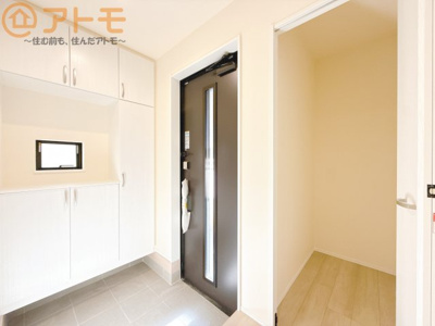 【玄関】 | 葵区北番町2期　新築戸建　A号棟 | 玄関は収納付きで使い勝手良好♪見た目もすっきり♪